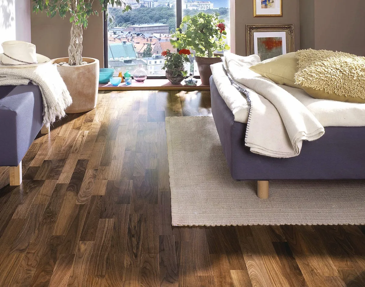 Parchet-lemn-nuc-triplustratificat-Walnut-Country-3s-Karelia-ambient.webp